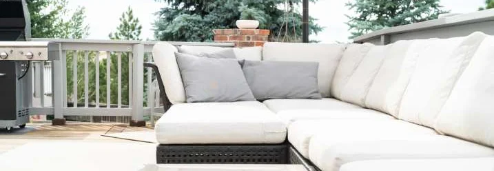 Gemütliche Sitzecke auf einer Terrasse